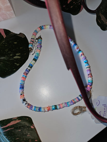 Collier de perles plates en argile