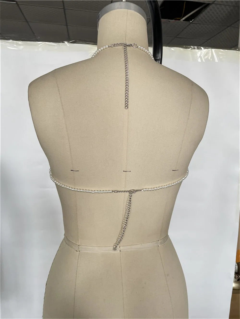 Top blanco con cuentas