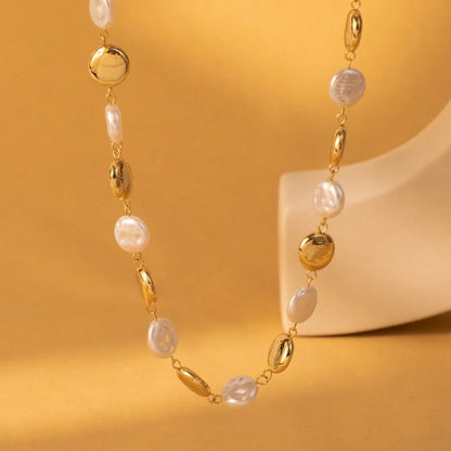 Collier de coquillages blancs
