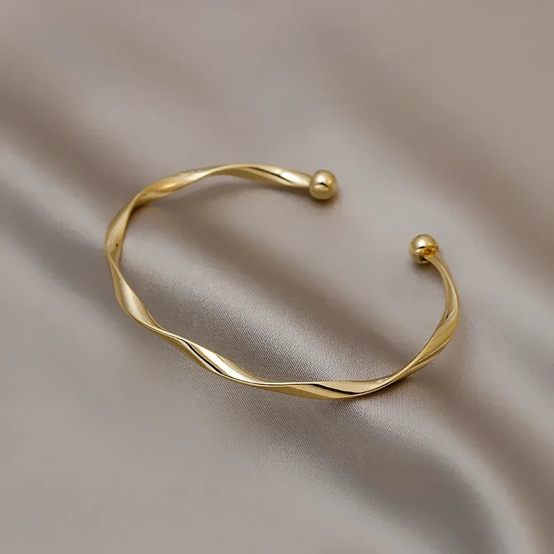 Elegant Twist Bracelet
