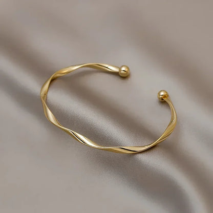 Elegant Twist Bracelet