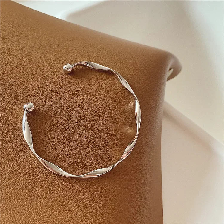Elegant Twist Bracelet