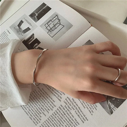 Elegant Twist Bracelet