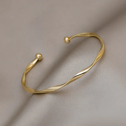 Elegant Twist Bracelet
