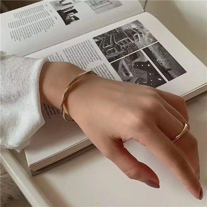 Elegant Twist Bracelet