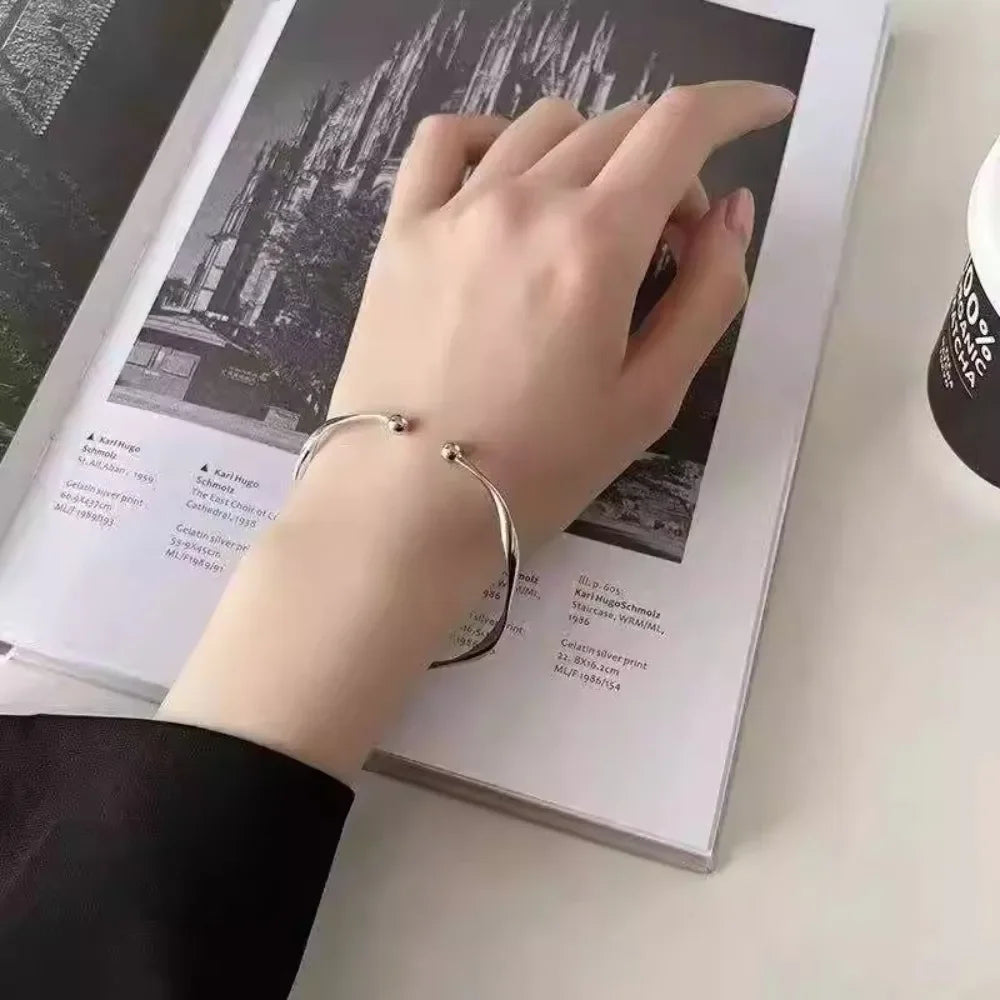 Elegant Twist Bracelet
