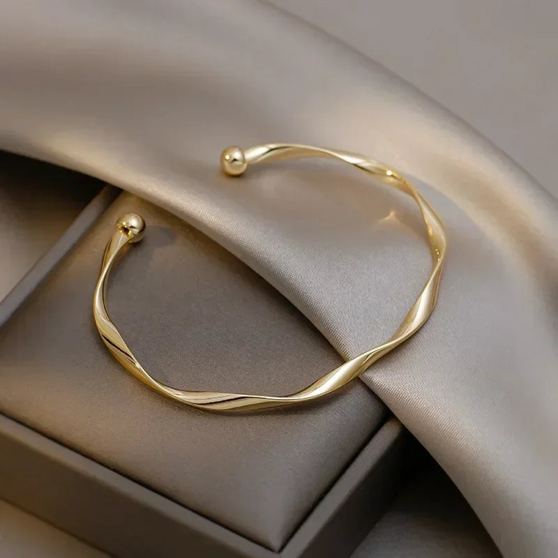 Elegant Twist Bracelet