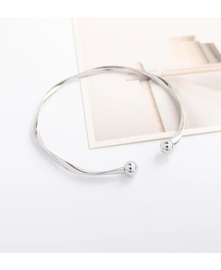 Elegant Twist Bracelet