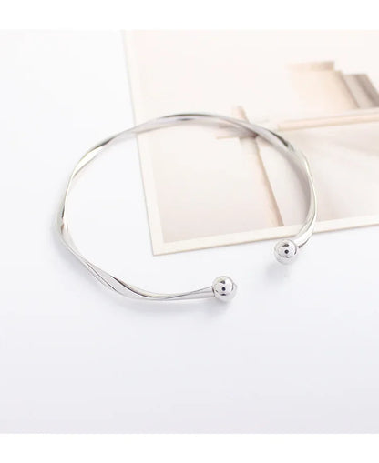 Elegant Twist Bracelet