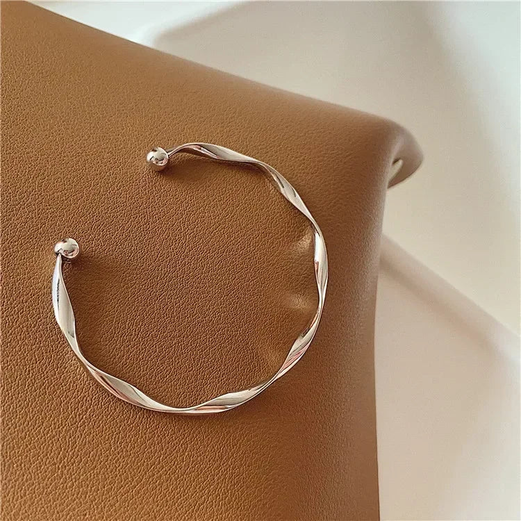 Elegant Twist Bracelet