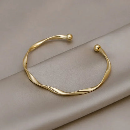 Elegant Twist Bracelet