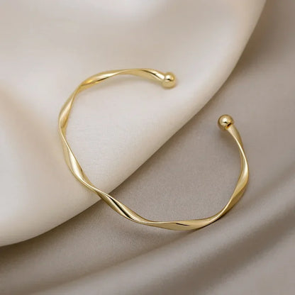 Elegant Twist Bracelet