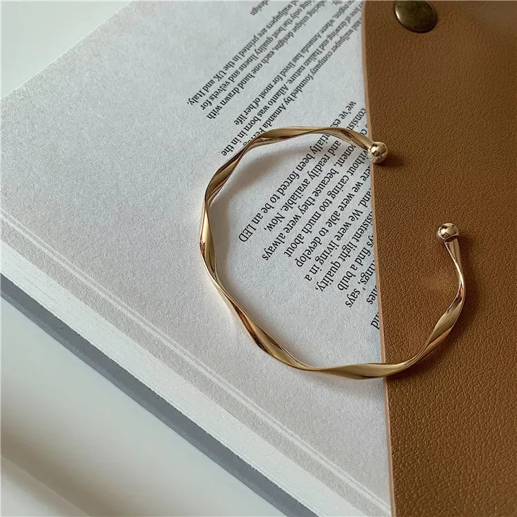 Elegant Twist Bracelet