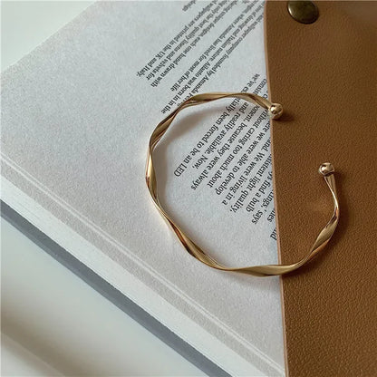 Elegant Twist Bracelet