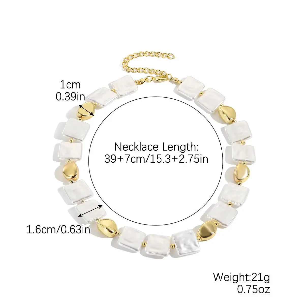 Collier de coquillages blancs