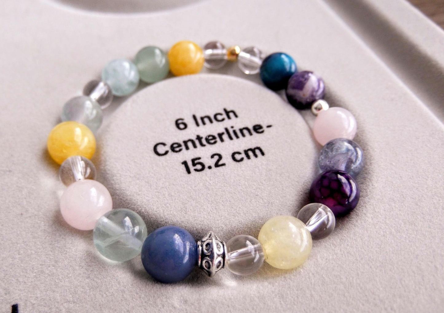 Bracelets à breloques en pierres précieuses !